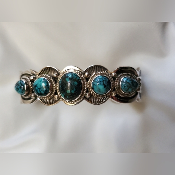 AUTHENTIC EUC NATIVE AMERICAN STERLING AND TURQUOISE CUFF BRACELET - Picture 13 of 15
